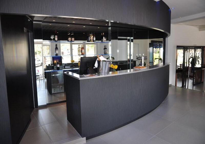 Отель Les Elmes   Hôtel, Spa & Plage Privée