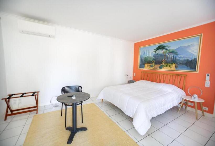 هتل Les Frenes En Provence Château Zen