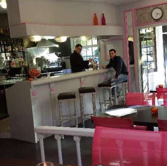 Отель Les Glycines