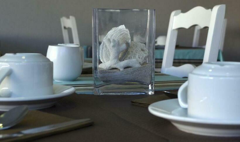 ホテル Hôtel Les Mimosas