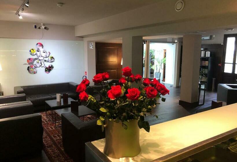 ホテル Les Pleiades Hôtel Spa Restaurant