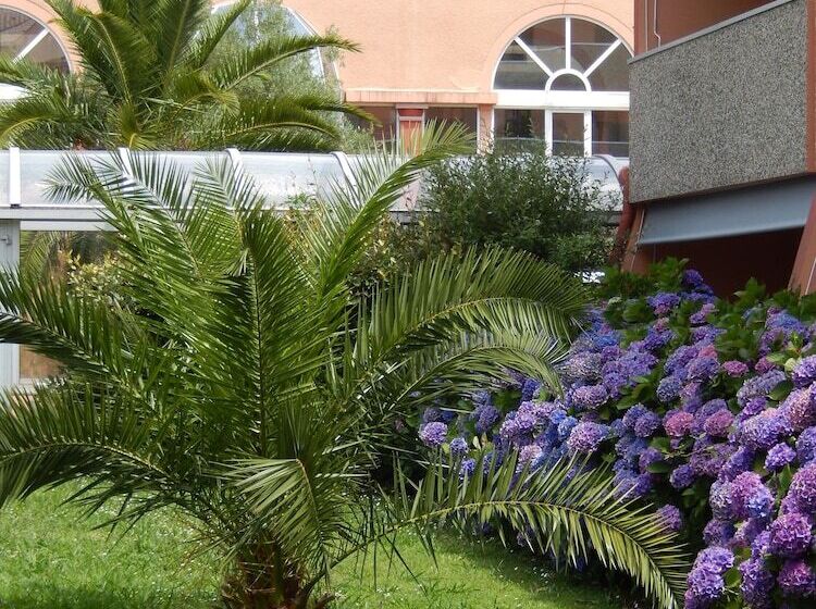 Отель Les Terrasses De Borda