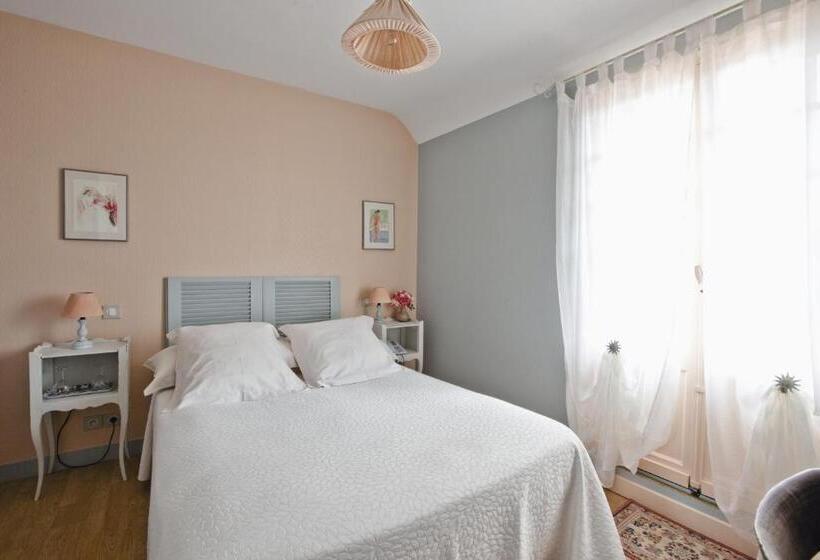 호텔 Logis Hôtel Restaurant Le Coq Hardi