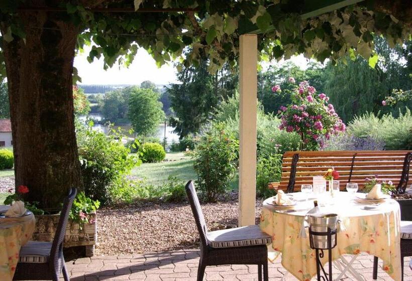 호텔 Logis Hôtel Restaurant Le Coq Hardi