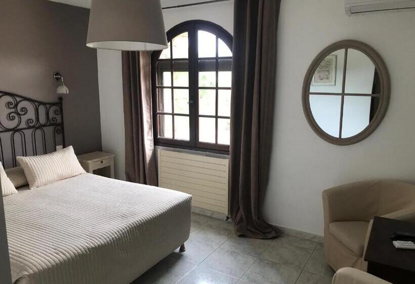 Отель Logis Hôtel Le Manoir & Lounge