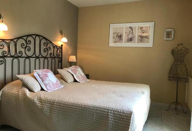 ホテル Logis Hôtel Le Manoir & Lounge