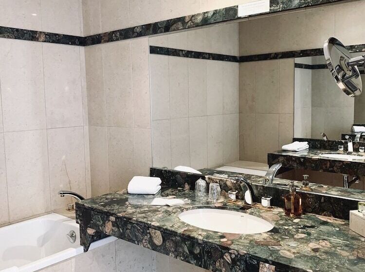 Отель Logis L Auberge