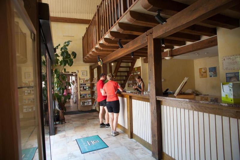 ホテル Logis Hôtel Restaurant La Vieille Auberge, Art And Gallery