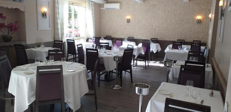 ホテル Logis Hôtel Restaurant La Vieille Auberge, Art And Gallery