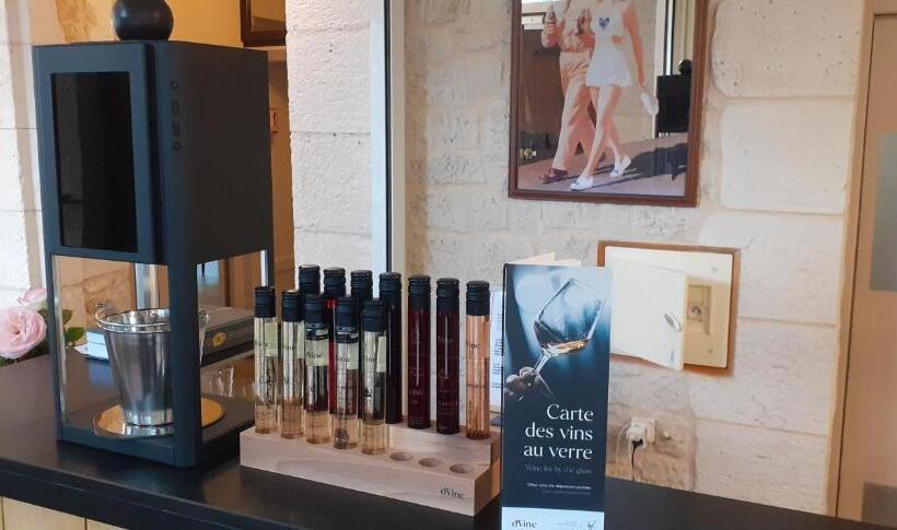 ホテル Logis Hôtel Restaurant La Vieille Auberge, Art And Gallery