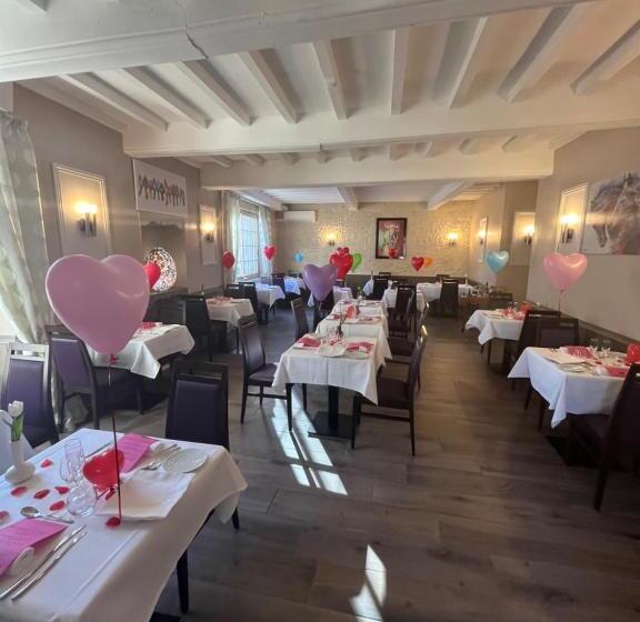 ホテル Logis Hôtel Restaurant La Vieille Auberge, Art And Gallery