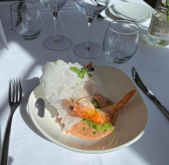 ホテル Logis Hôtel Restaurant La Vieille Auberge, Art And Gallery