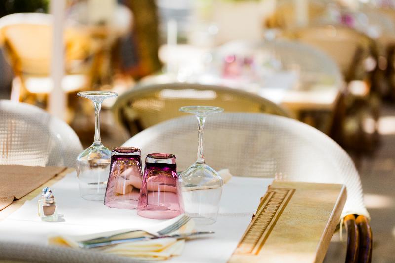 호텔 Logis Hôtel Restaurant Le Cours