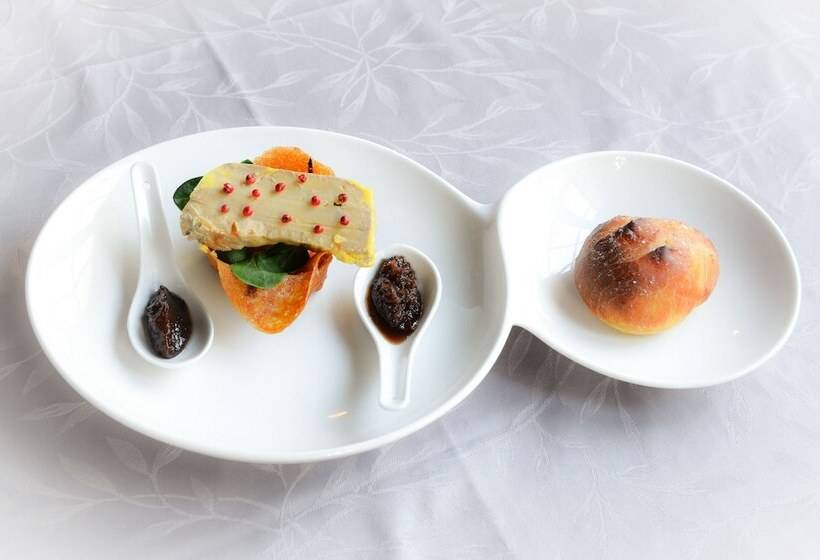 Отель Logis Hôtel Et Restaurant Du Dauphin