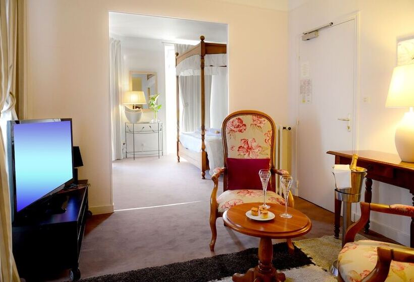 Отель Logis Hôtel Et Restaurant Du Dauphin