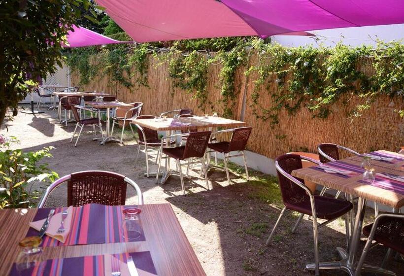 فندق Logis Le Petit Trianon