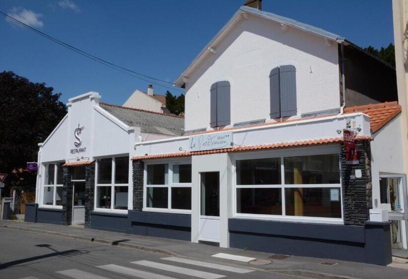 فندق Logis Le Petit Trianon