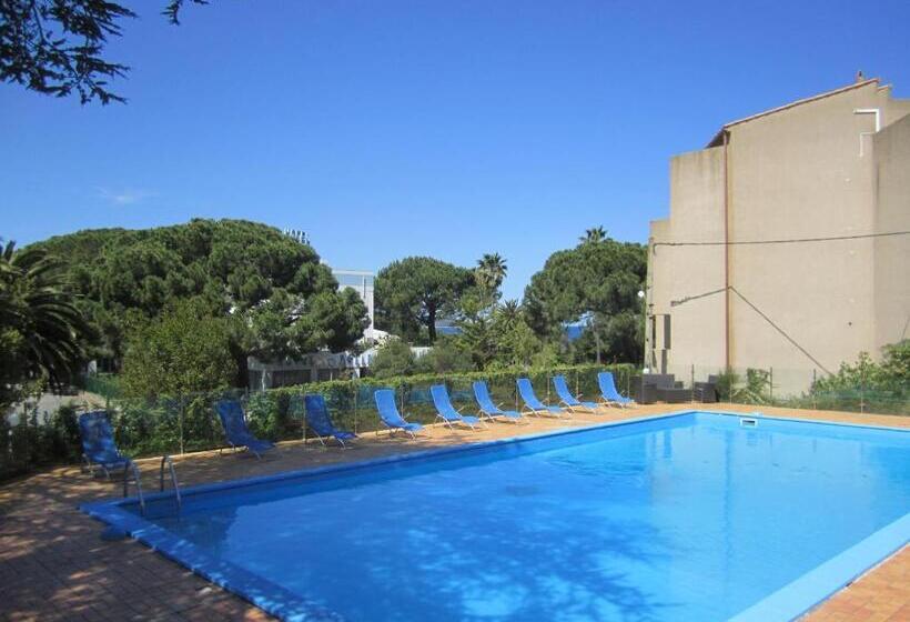 ホテル Madame Mere