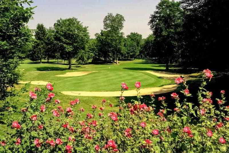 فندق Demeures De Campagne Parc Du Coudray – Mercure