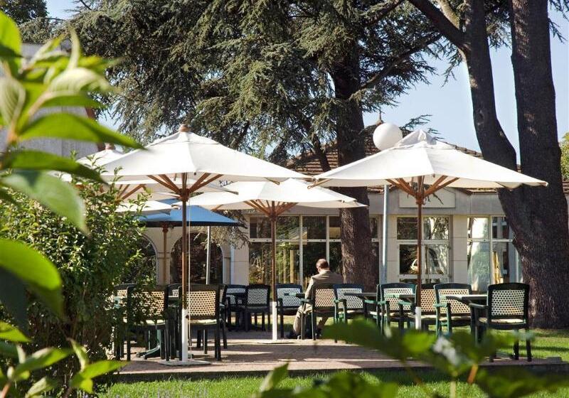 فندق Demeures De Campagne Parc Du Coudray – Mercure
