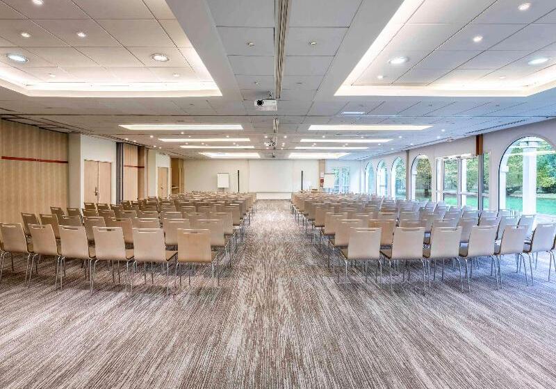 فندق Demeures De Campagne Parc Du Coudray – Mercure