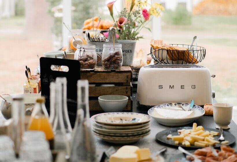 فندق Demeures De Campagne Parc Du Coudray – Mercure