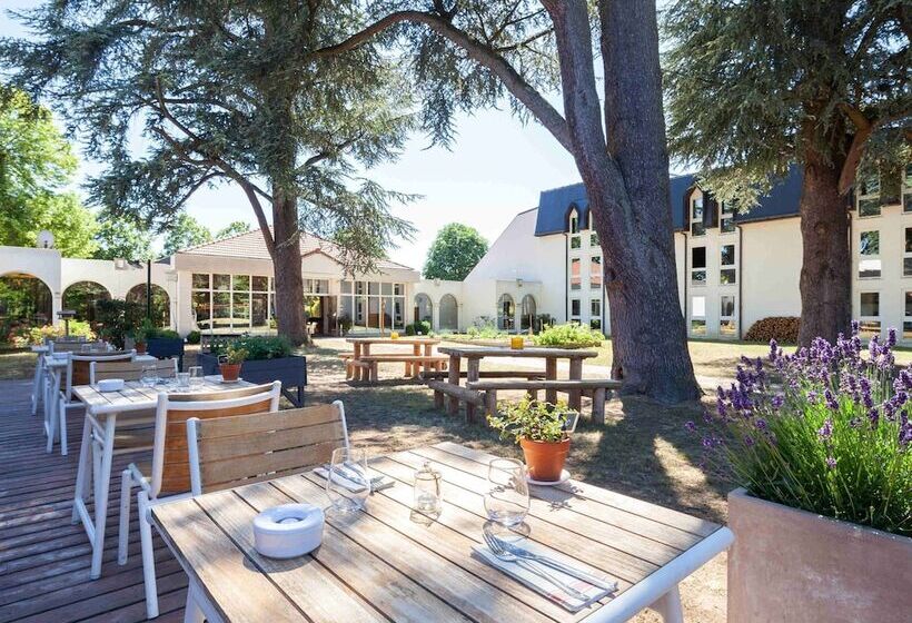 فندق Demeures De Campagne Parc Du Coudray – Mercure