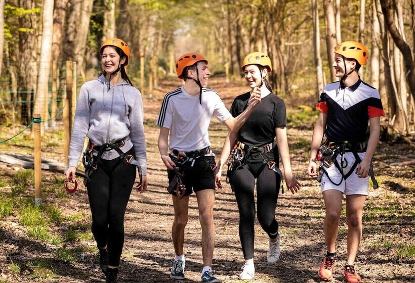 فندق Demeures De Campagne Parc Du Coudray – Mercure