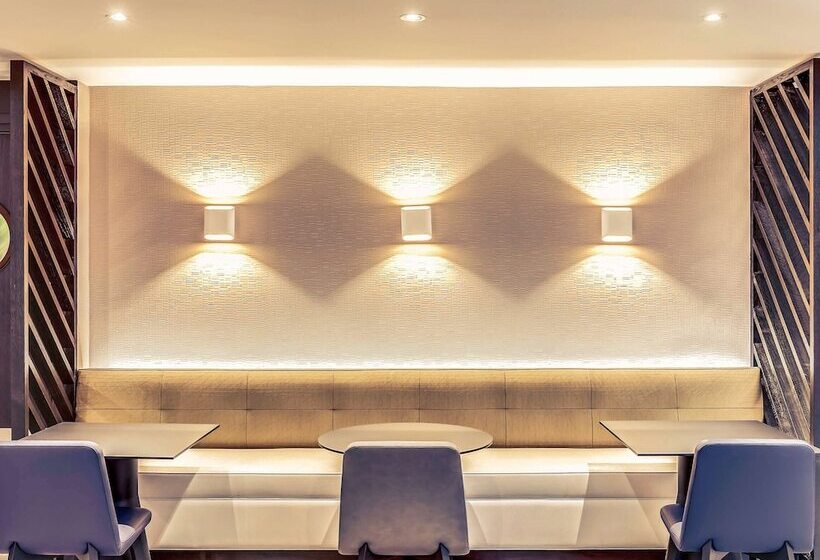 ホテル Mercure Paris Arc De Triomphe Etoile