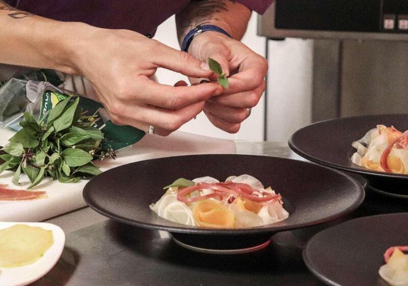 فندق Mercure Pau Palais Des Sports