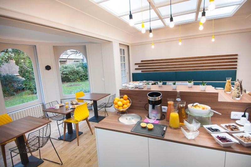 Отель Hôtel Métropole