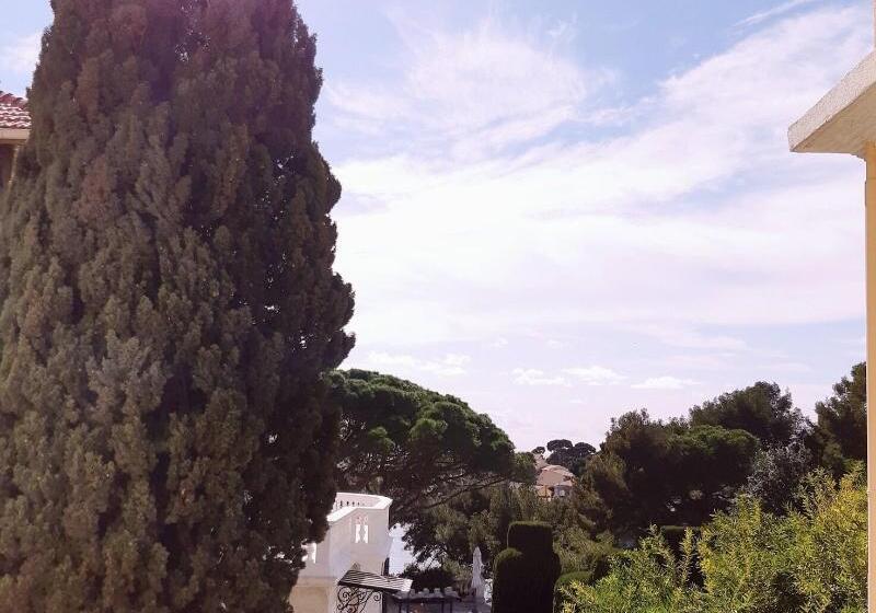 בית מלון כפרי Hôtel Provençal