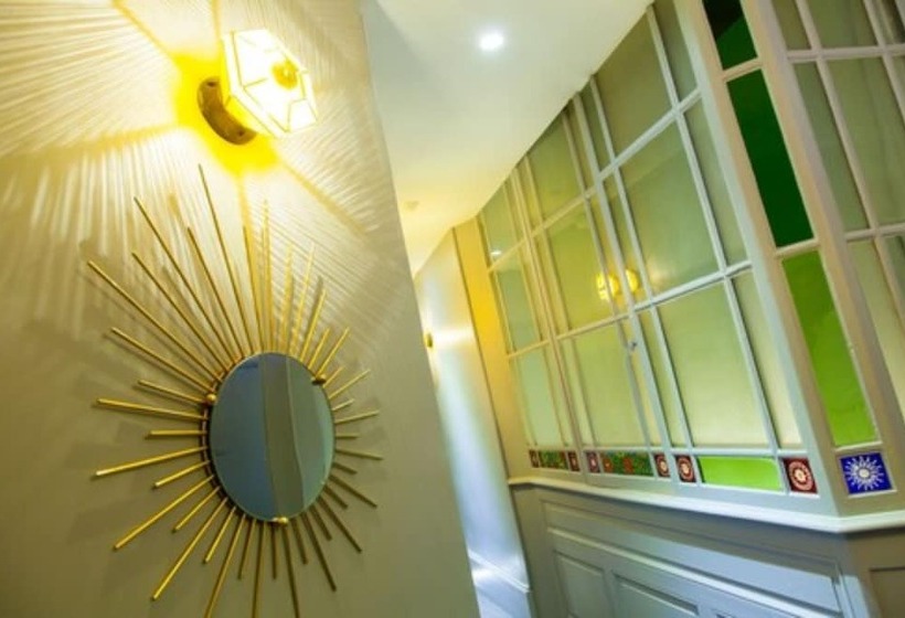 בית מלון כפרי The Originals Boutique, Hôtel Le Lion, Clermontferrand