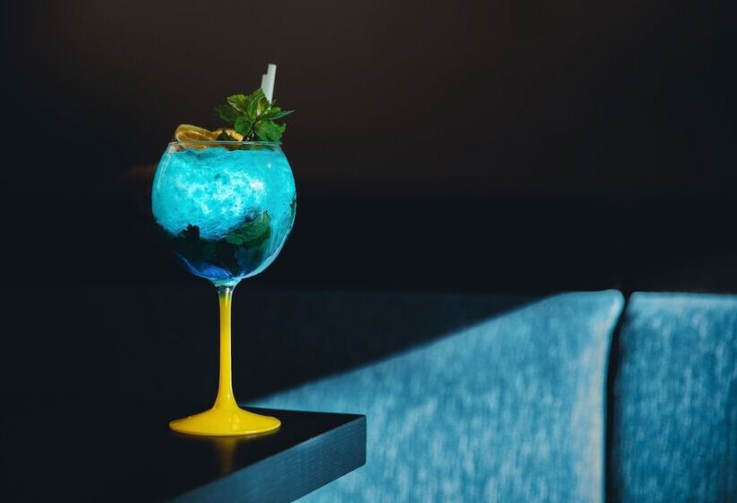 בית מלון כפרי The Originals Boutique, Hôtel Le Lion, Clermontferrand