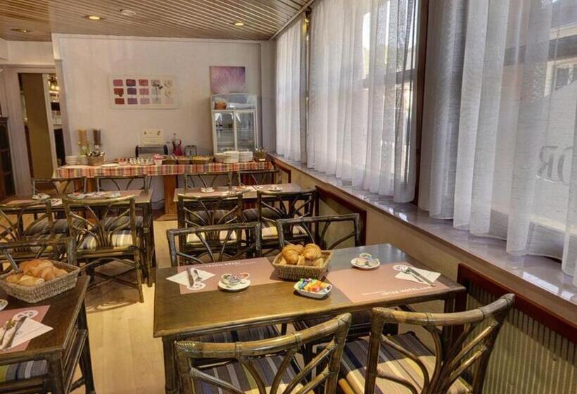 Отель Hôtel De L Orme, Akena