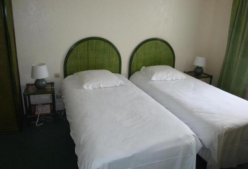 Отель Hôtel De L Orme, Akena