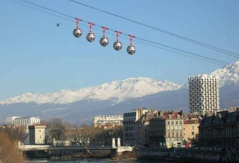 Отель The Originals City, Hôtel Villancourt, Grenoble Sud
