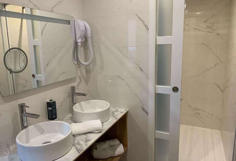 Brit Hotel Privilège Le Royal Centre Gare