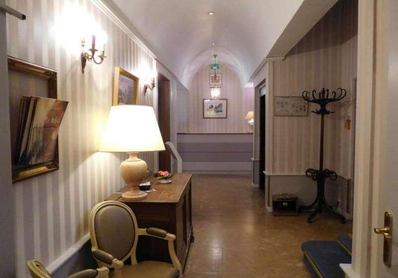 Brit Hotel Privilège Le Royal Centre Gare