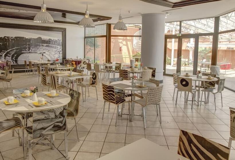 فندق Arles Plaza