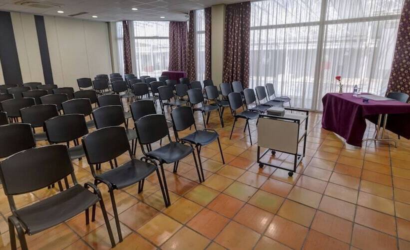 فندق Arles Plaza