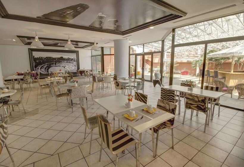 فندق Arles Plaza