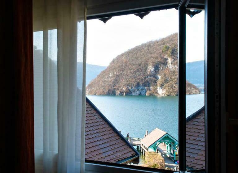 فندق Auberge Du Pere Bise  Jean Sulpice