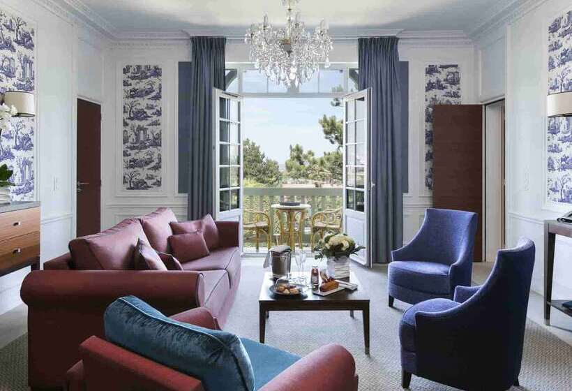 ホテル Barriere Le Normandy