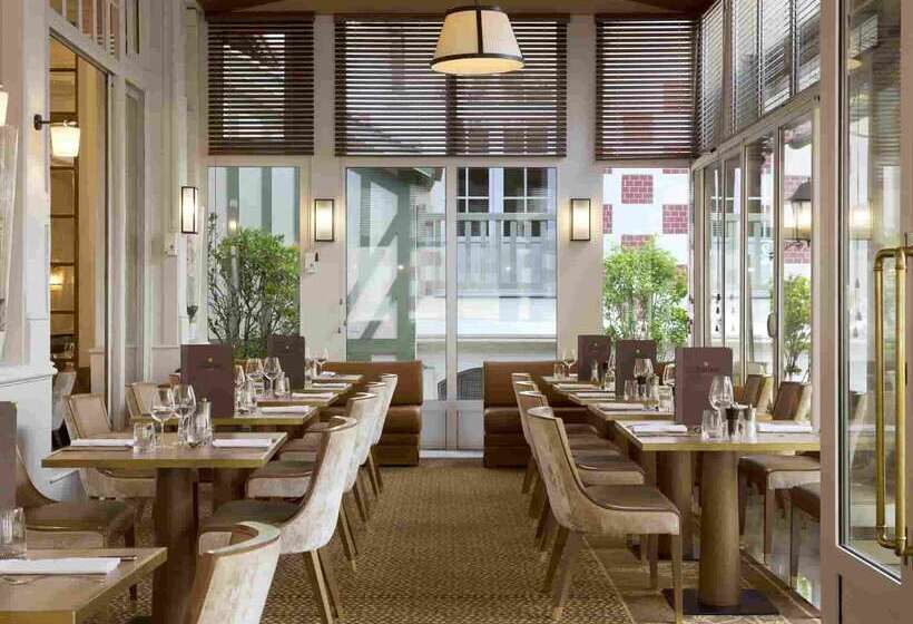 ホテル Barriere Le Normandy