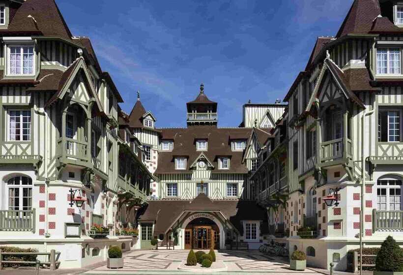 ホテル Barriere Le Normandy