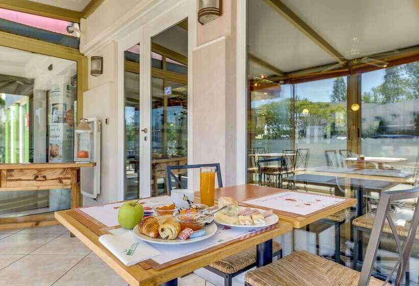 Brit Hotel Lyon Eurexpo