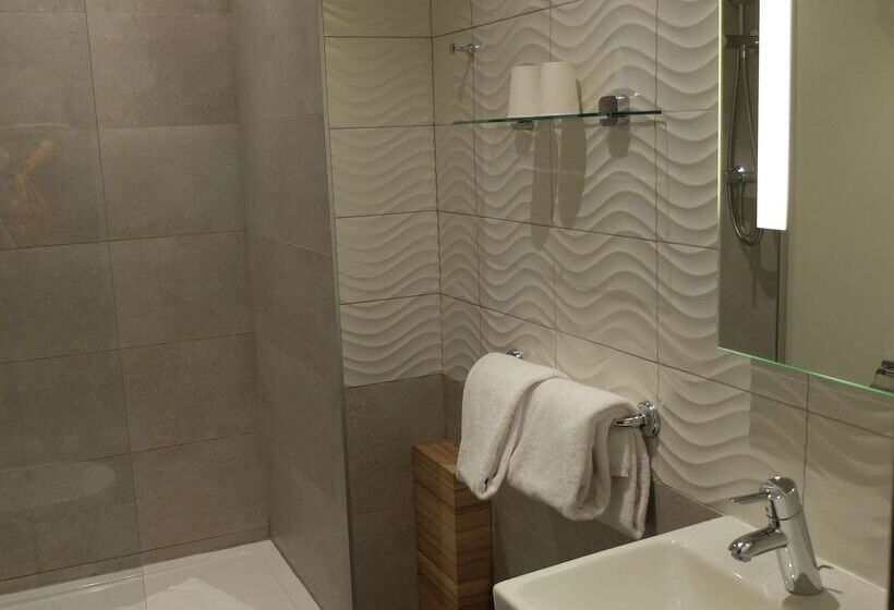 ホテル Campanile Annecy Centre Gare