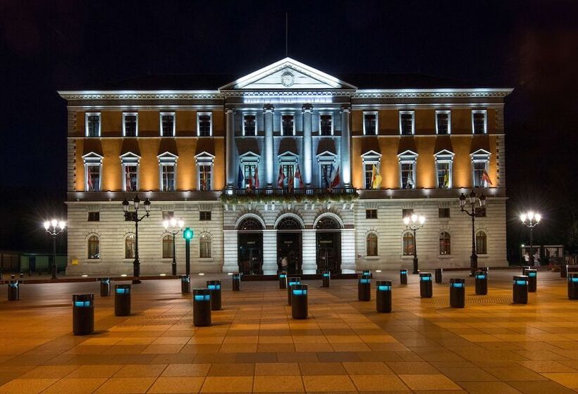 ホテル Campanile Annecy Centre Gare