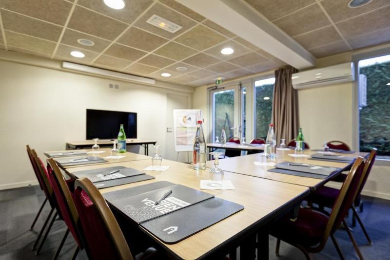 Отель Campanile Genève   Ferney Voltaire